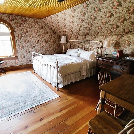 Round Barn Farm B & B Event Center Ред Уинг Екстериор снимка
