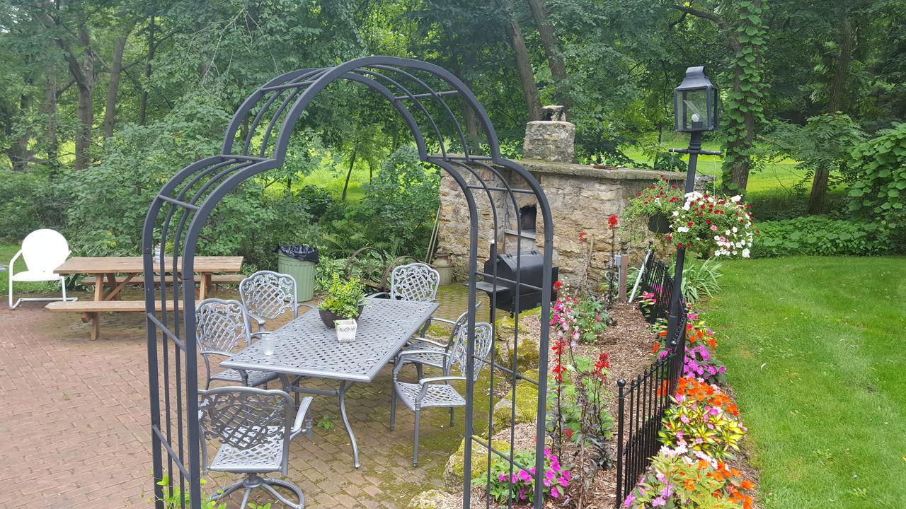 Round Barn Farm B & B Event Center Ред Уинг Екстериор снимка