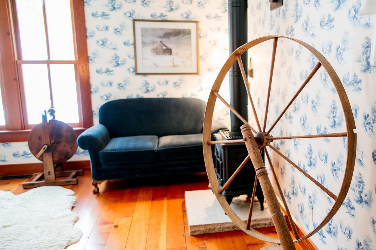 Round Barn Farm B & B Event Center Ред Уинг Екстериор снимка