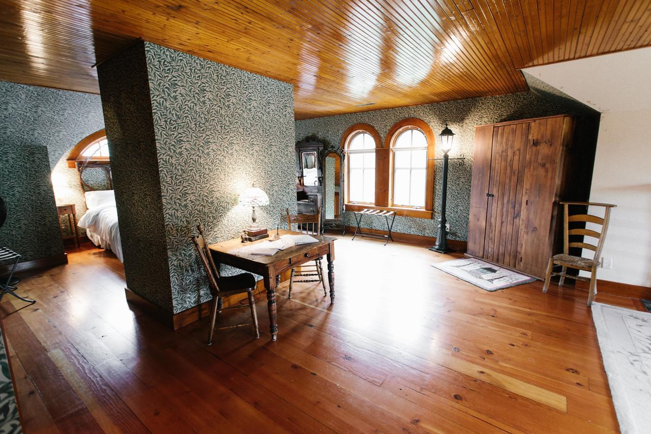 Round Barn Farm B & B Event Center Ред Уинг Екстериор снимка