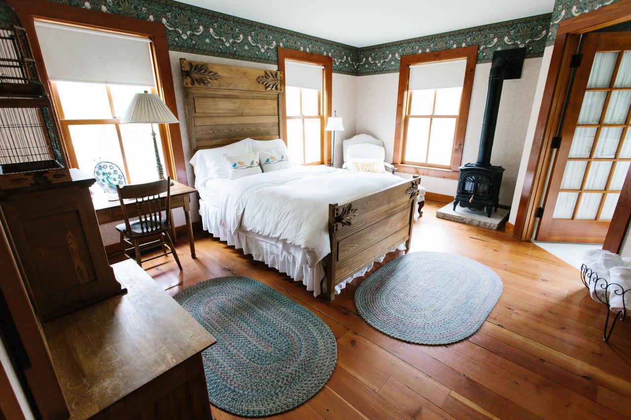 Round Barn Farm B & B Event Center Ред Уинг Екстериор снимка