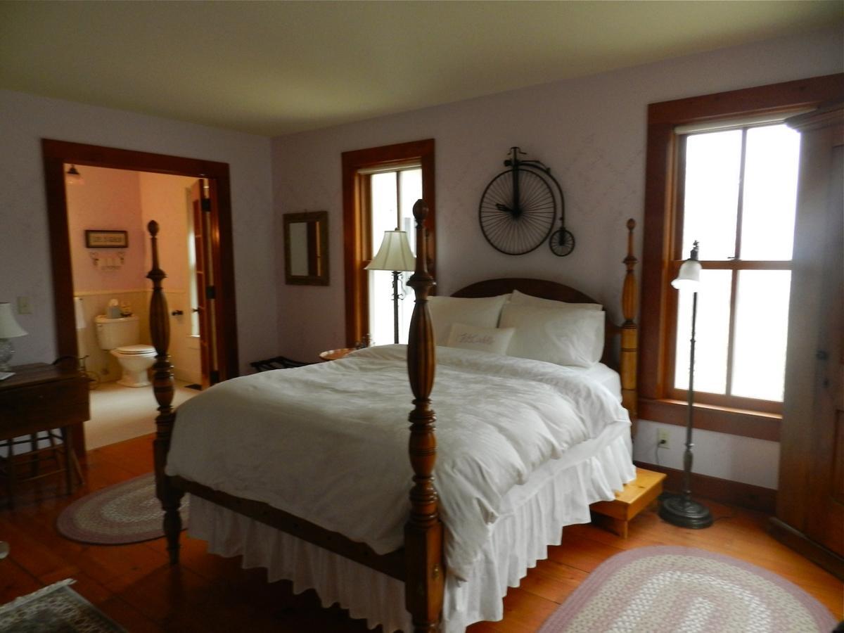 Round Barn Farm B & B Event Center Ред Уинг Екстериор снимка