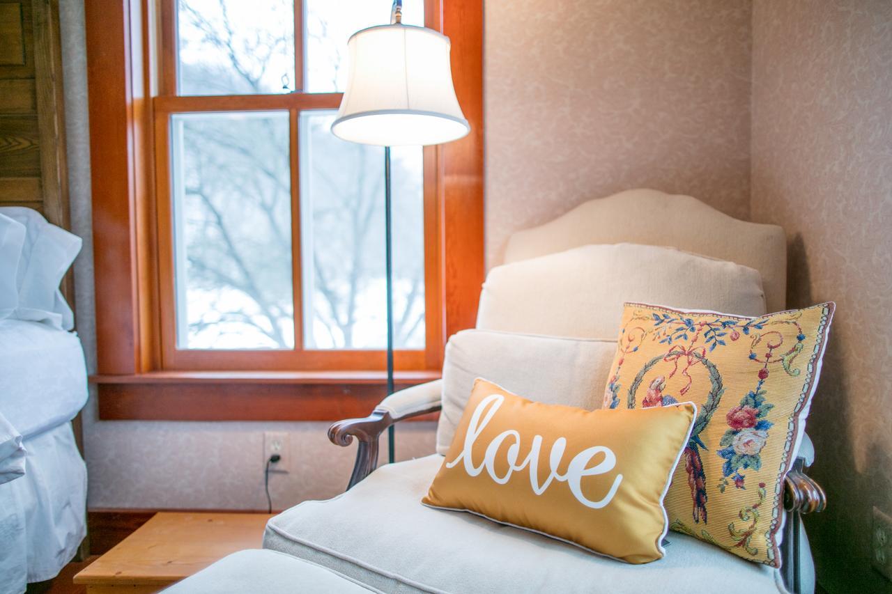 Round Barn Farm B & B Event Center Ред Уинг Екстериор снимка