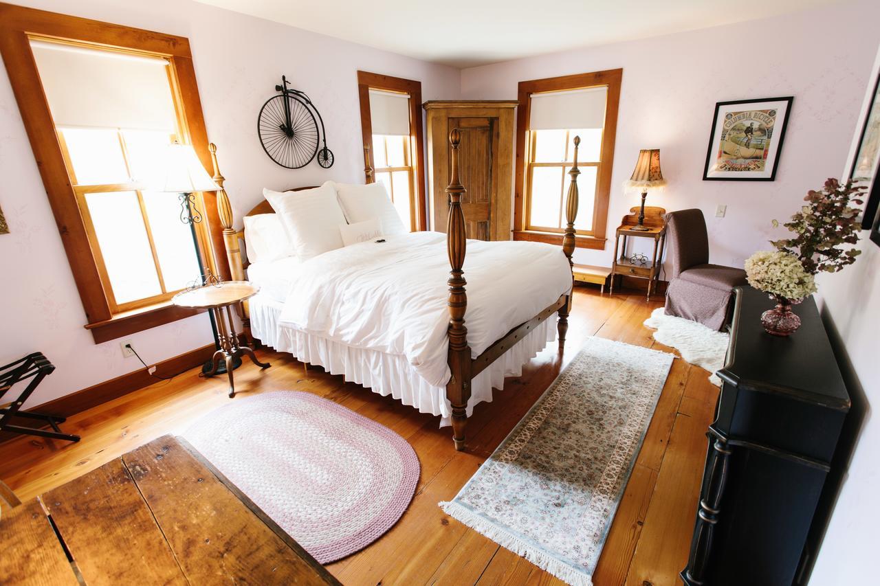Round Barn Farm B & B Event Center Ред Уинг Екстериор снимка